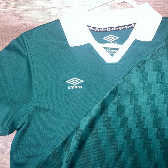 Umbro Dark Green and White Men's Jersey - Picture 4 of 5